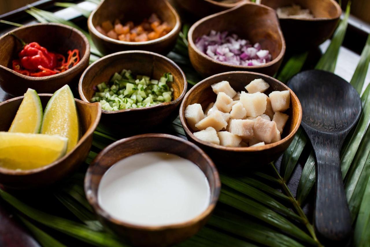 Outrigger Fiji Beach Resort Korotogo Exterior foto Ingredients for a laksa
