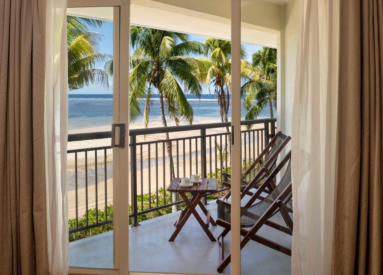 Outrigger Fiji Beach Resort Korotogo Exterior foto A view of the beach from a room at the resort