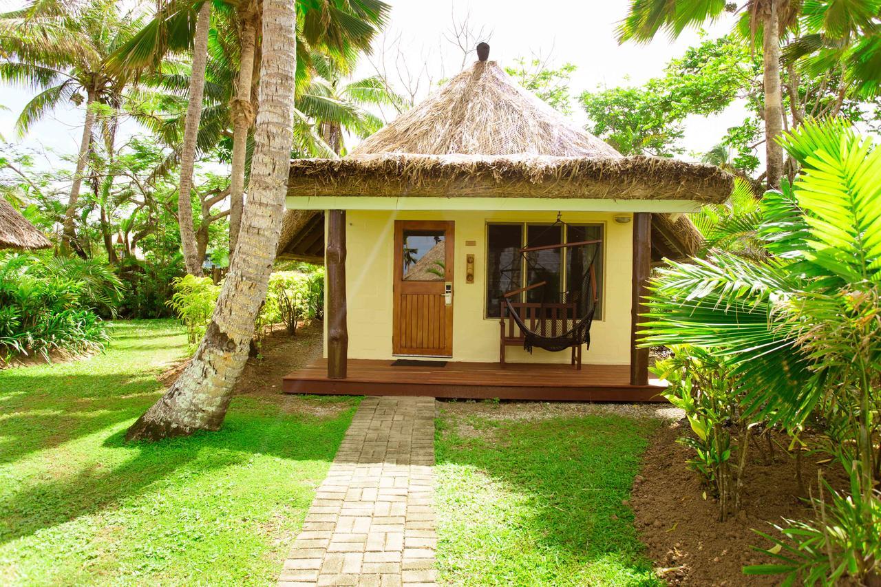 Outrigger Fiji Beach Resort Korotogo Exterior foto A bungalow at the resort